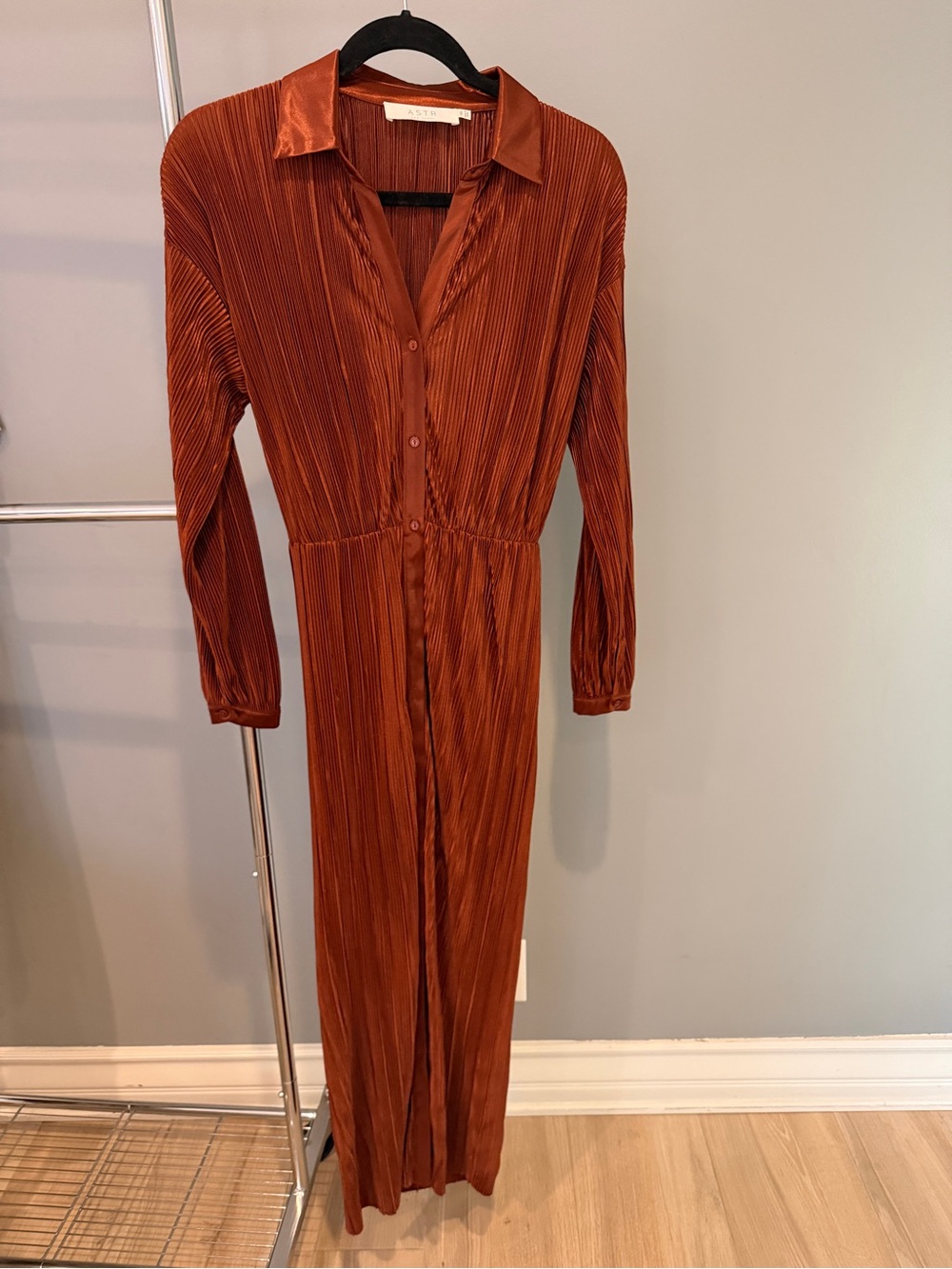 ASTR The Label Ferran Plissé Cutout Midi Dress in Rust, XS